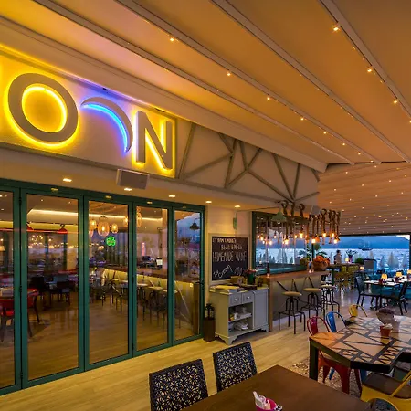 Honeymoon 酒店 马尔马里斯