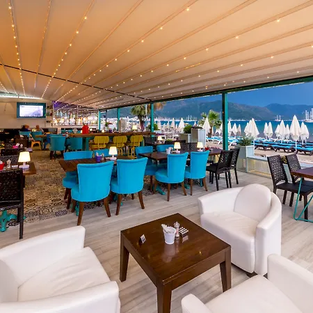 Honeymoon 酒店 马尔马里斯